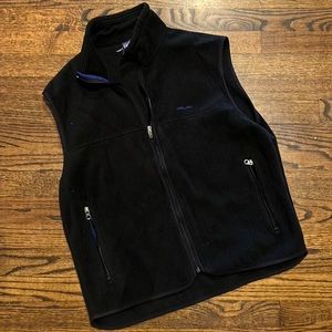 Men’s Patagonia fleece vest